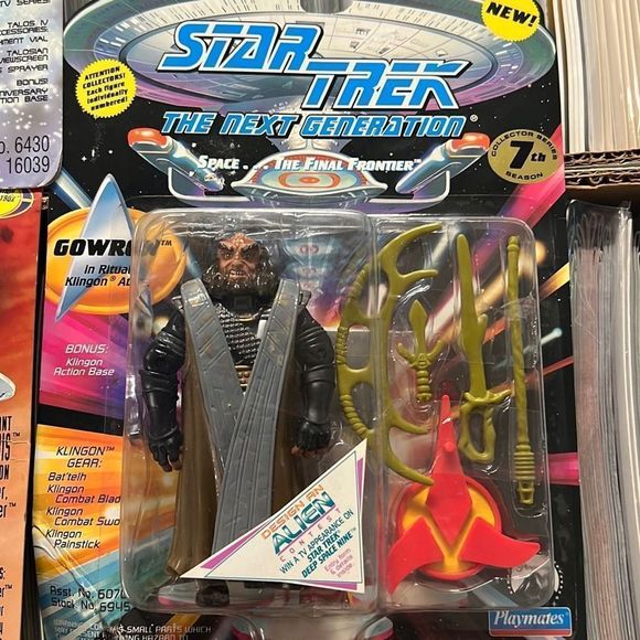 5 Star Trek / Star Trek Voyager Figures on Card (LT. Tom Paris, The Doctor, Klin - Picture 5 of 7